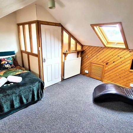 Lovely Spacious 5 Bedroom Home Near Chester City Centre Exterior photo